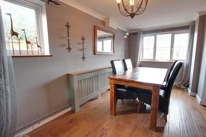 4 Bedroom Detached House For Sale In Cottage Close, Denmead, PO7