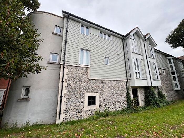 2 Bedroom Flat To Rent In City Wall Avenue, Canterbury, CT1