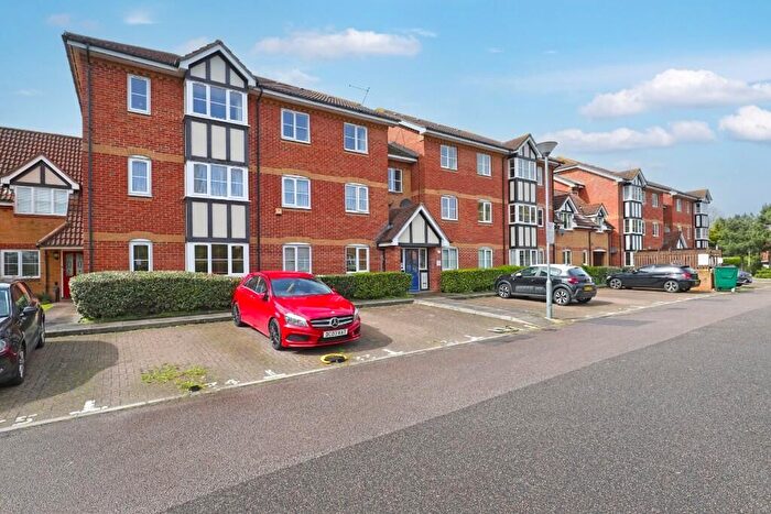 2 Bedroom Flat To Rent In Redwood Gardens, London, E4