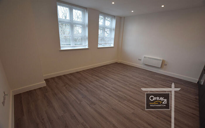 1 Bedroom Flat To Rent In |Ref: |, Chiltern House, College Place, Southampton, SO15