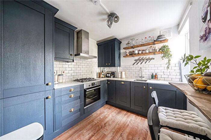 2 Bedroom Apartment For Sale In Lee Park, Blackheath, London, SE3