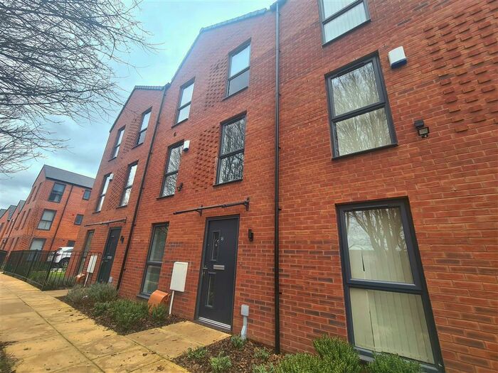 4 Bedroom House To Rent In Eastwell Walk, Leicester, LE4