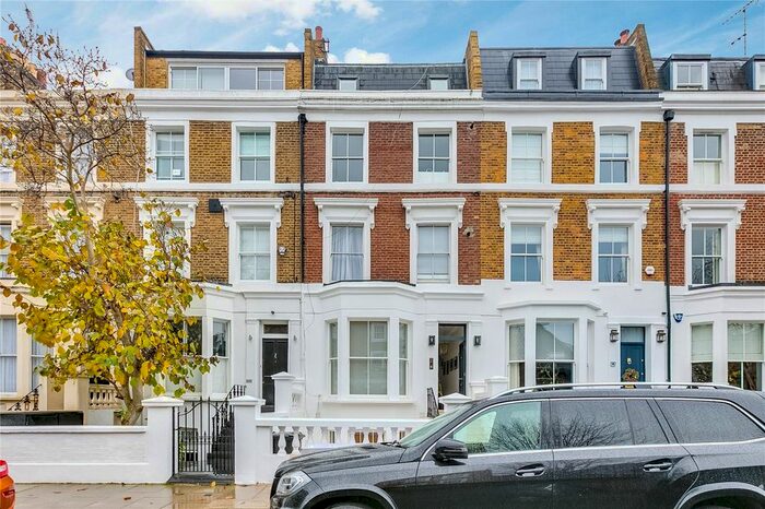 Studio To Rent In Moore Park Road, London SW6