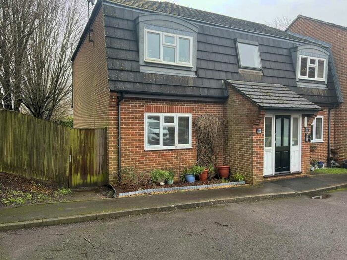 1 Bedroom Flat To Rent In The Chantrys, Farnham, GU9