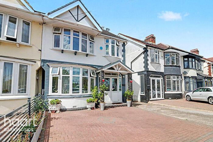 5 Bedroom Semi-Detached House For Sale In Lord Avenue, Clayhall, IG5