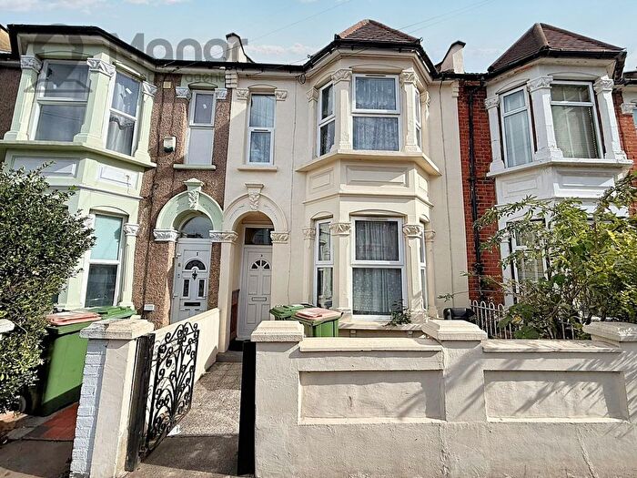 3 Bedroom Terraced House For Sale In Eighth Avenue, Manor Park, E12