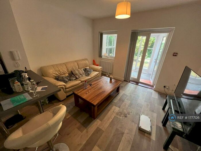 2 Bedroom Flat To Rent In Heron Court Road, Bournemouth, BH3