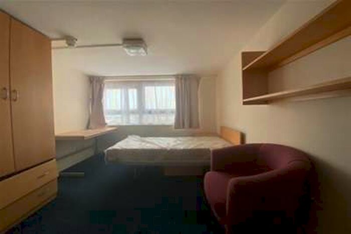 Flat To Rent In Masons Hill, Bromley, BR2