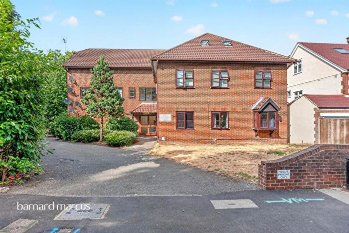 3 Bedroom Flat For Sale In Culmington Road, South Croydon, CR2