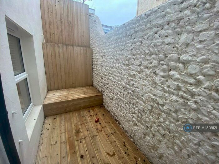 2 Bedroom Flat To Rent In Goldstone Road, Hove, BN3