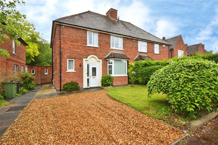 3 Bedroom Semi Detached House For Sale In South Avenue, Wigston, Leicestershire, LE18