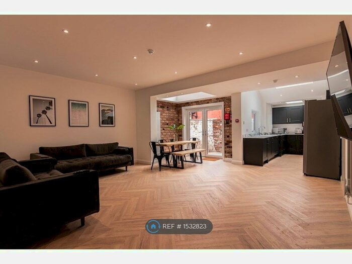 7 Bedroom Terraced House To Rent In Woodcroft Road, Liverpool, L15