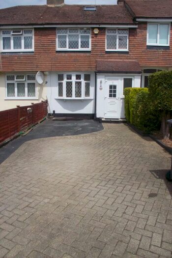 3 Bedroom Terraced House To Rent In Barnsbury Crescent, Surbiton KT5