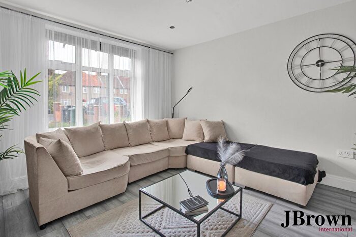 3 Bedroom Terraced House For Sale In Deansbrook Road, Edgware, Middlesex, HA8