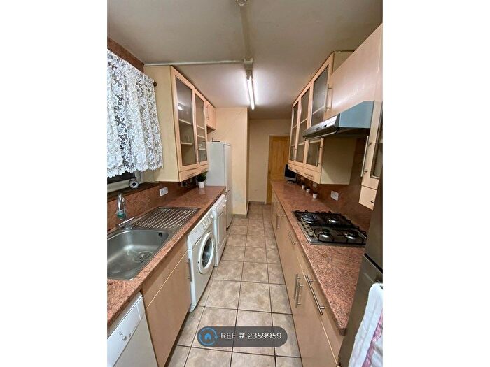 5 Bedroom Terraced House To Rent In Hawthorn Way, Cambridge, CB4