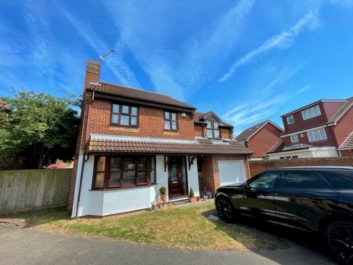 4 Bedroom Detached House To Rent In Beauvoir Drive, Kemsley, ME10