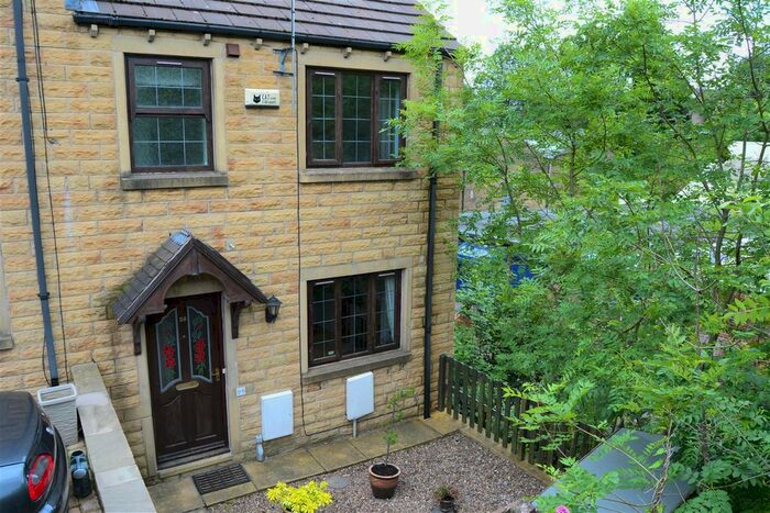 3 Bedroom Semi-Detached House To Rent In Grove Nook, Longwood, Huddersfield HD3