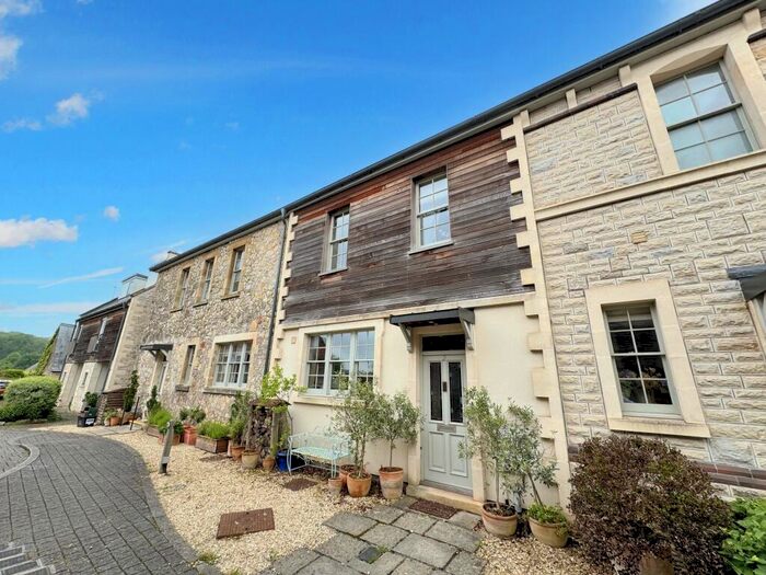 3 Bedroom Terraced House To Rent In Victoria Mews, Wells, BA5