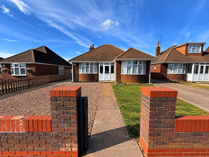 3 Bedroom Bungalow To Rent In Birdsfoot Lane, Luton, Bedfordshire, LU3