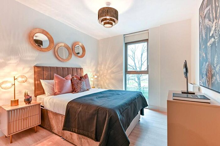 2 Bedroom Flat To Rent In The Oakgate, Leatherhead, KT22