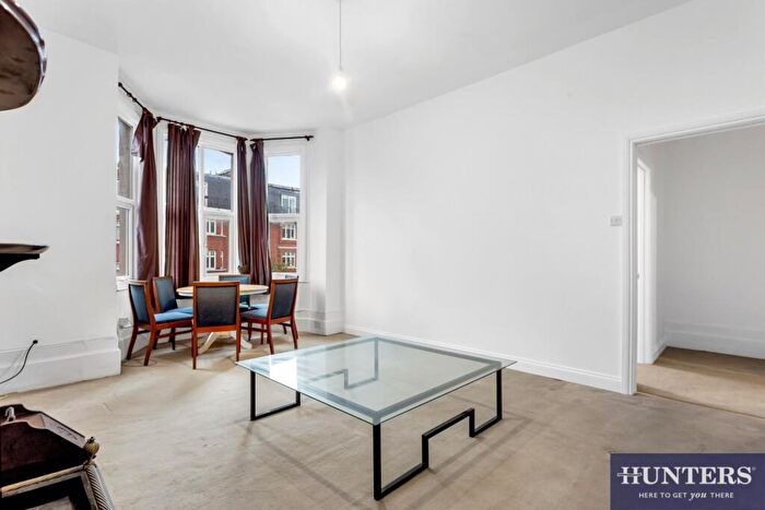 2 Bedroom Flat For Sale In Fortune Green Road, West Hampstead, London, NW6