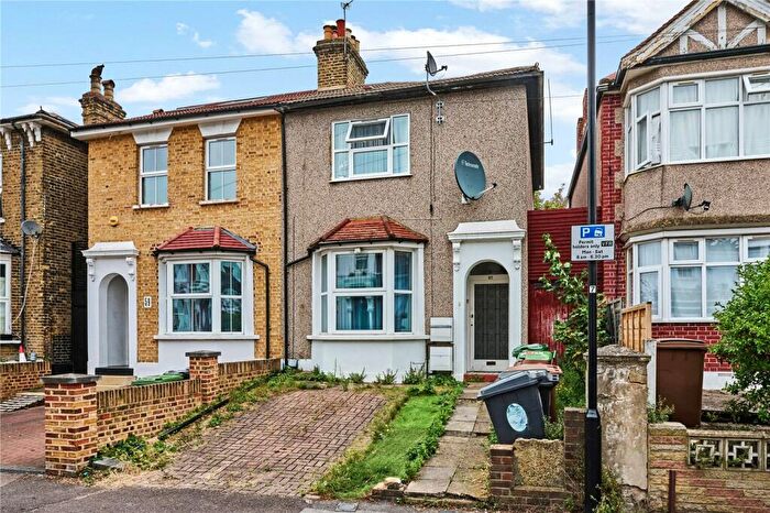 1 Bedroom Apartment To Rent In Vicarage Road, London, E10