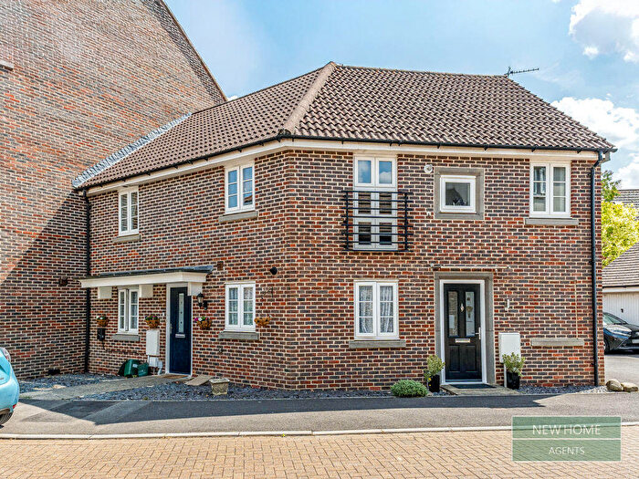 2 Bedroom Maisonette For Sale In Warner Close, Basingstoke, RG24
