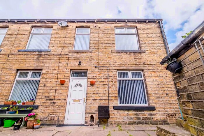 3 Bedroom Terraced House To Rent In Victoria Road, Meltham, HD9