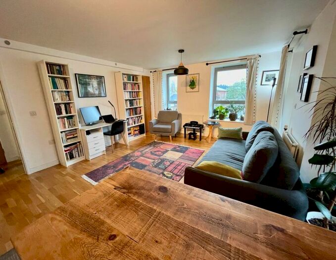 2 Bedroom Flat To Rent In Lyme Grove, London, E9