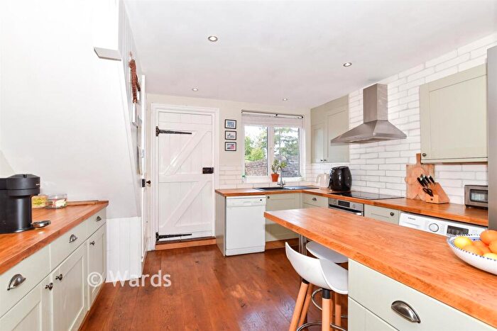 3 Bedroom End Of Terrace House For Sale In Tonbridge Road, Wateringbury, Kent, ME18