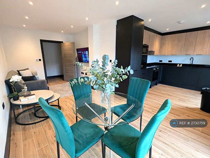 2 Bedroom Flat To Rent In London, London, N12