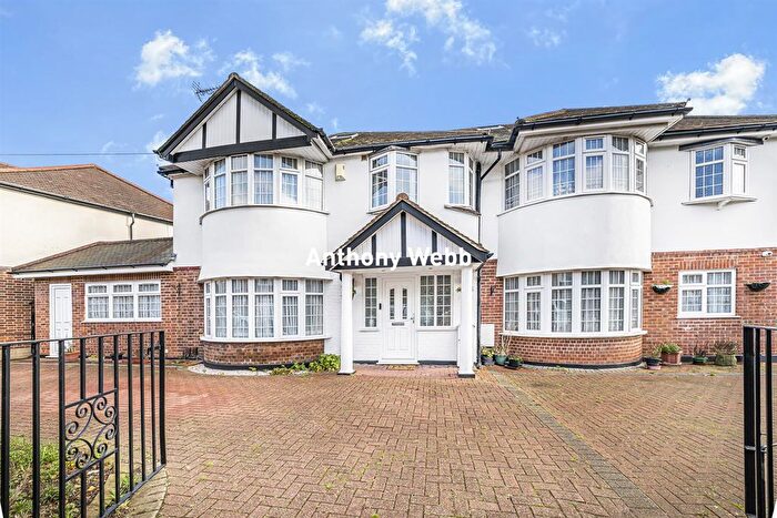 7 Bedroom Detached House For Sale In Chalkwell Park Avenue, Enfield, EN1