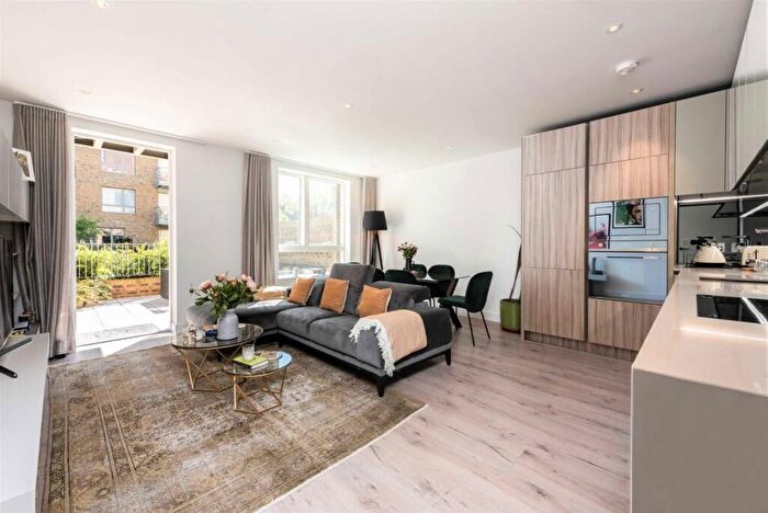 2 Bedroom Flat To Rent In High Street, London, N8