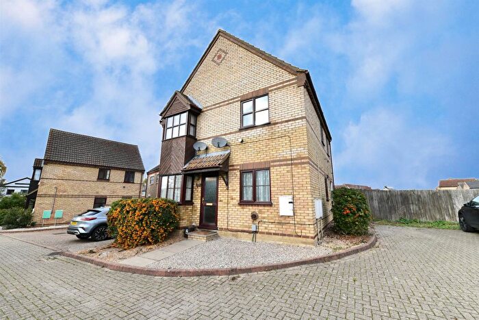 2 Bedroom Maisonette For Sale In Wesley Close, High Street, Arlesey, SG15