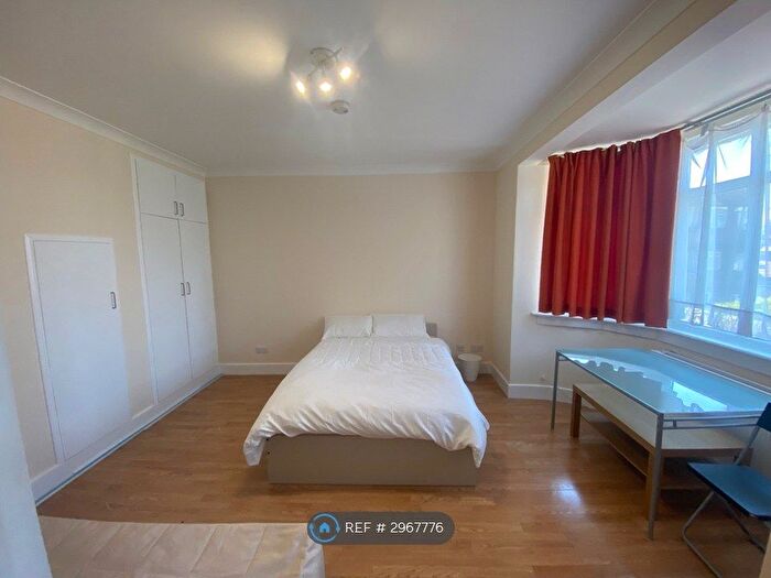 Studio To Rent In Tanfield Avenue, London, NW2