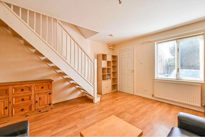 2 Bedroom Terraced House To Rent In Hanover Avenue, E16