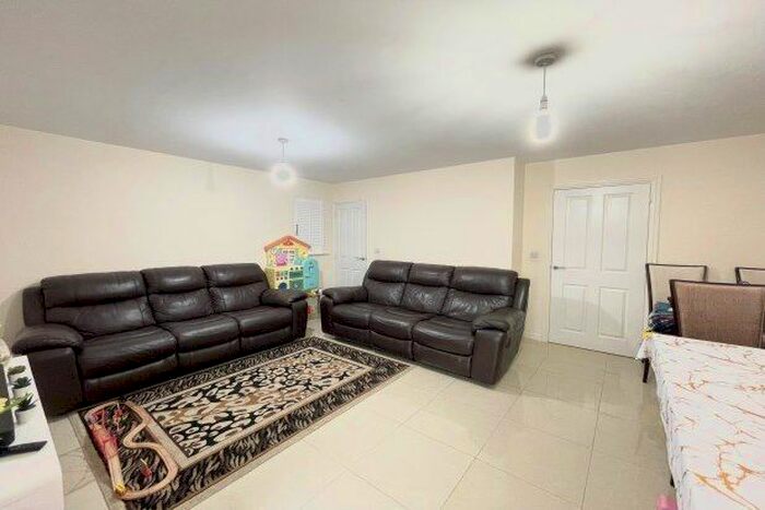 3 Bedroom Property To Rent In Little Garden Close, Romford RM3