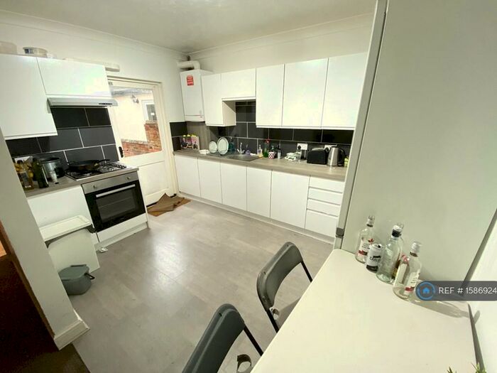 3 Bedroom Terraced House To Rent In Blenheim Road, Reading, RG1