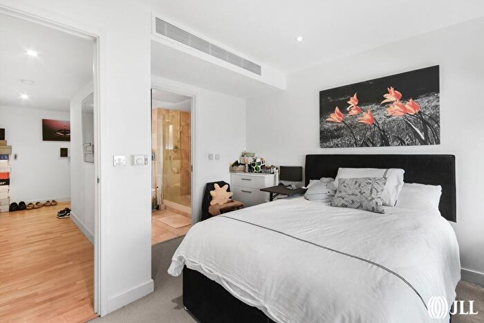 2 Bedroom Flat For Sale In Landmark East Tower, Marsh Wall, E14
