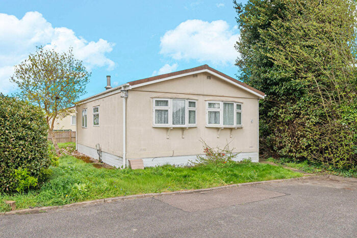 2 Bedroom Park Home For Sale In Penton Park, Chertsey, KT16