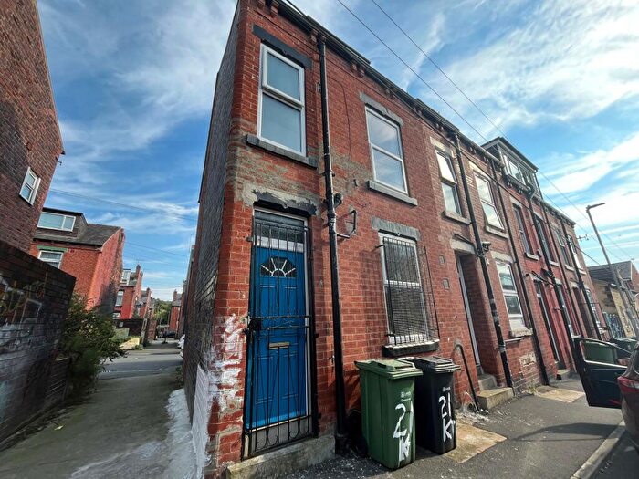 2 Bedroom House To Rent In Kelsall Terrace, Leeds, LS6