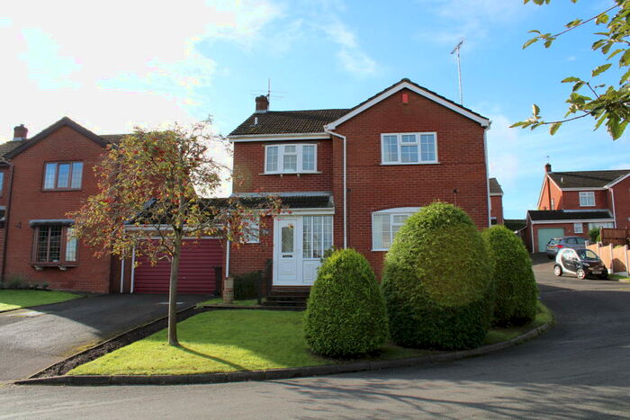 4 Bedroom Link Detached House To Rent In Glen Drive, Alton, ST10