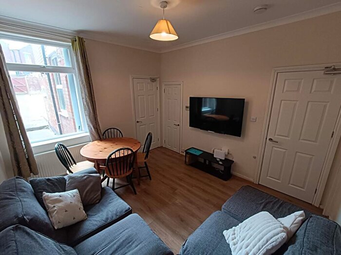 4 Bedroom Terraced House For Sale In Earlsdon Avenue North, Coventry, CV5