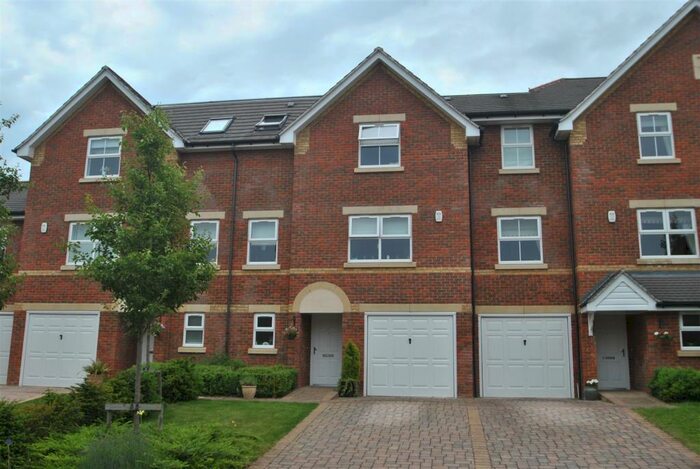 4 Bedroom Town House To Rent In Patrick Road, RG4