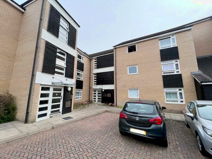 2 Bedroom Flat To Rent In Eastern Crescent, Chelmsford, CM1