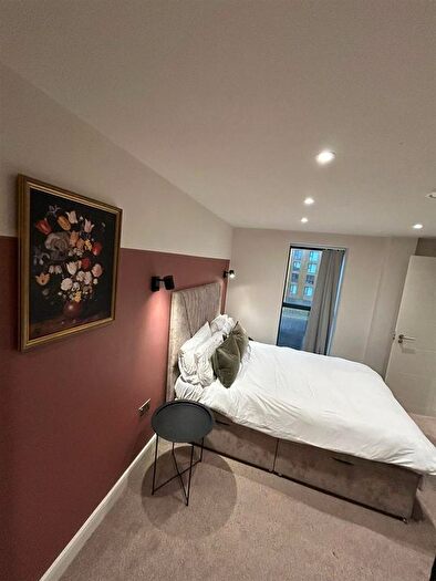 2 Bedroom Flat To Rent In North Street, Leeds, LS2