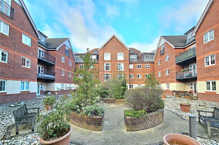 1 Bedroom Flat For Sale In London Road, Camberley, Surrey, GU15