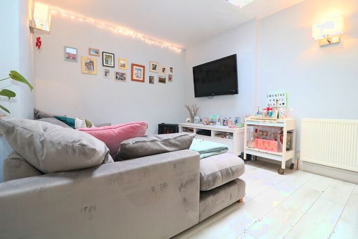 1 Bedroom Flat To Rent In West Street, Dorking, RH4