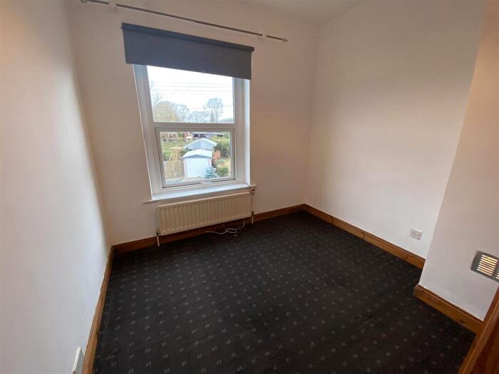 2 Bedroom End Of Terrace House To Rent In Old Lane, Birkenshaw, BD11