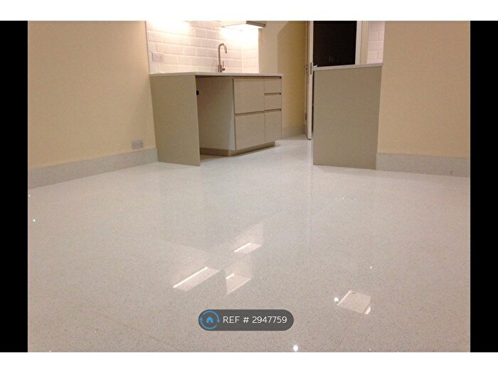 Studio To Rent In Ickenham, Uxbridge, UB10